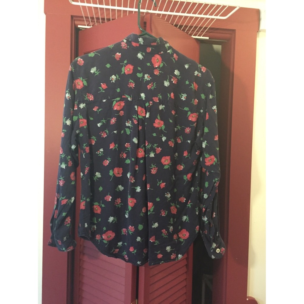 Floral pattern button up🌺 - Picture 3 of 5